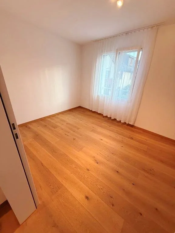 Moderne 3½-Zimmerwohnung im Zentrum von Hinwil