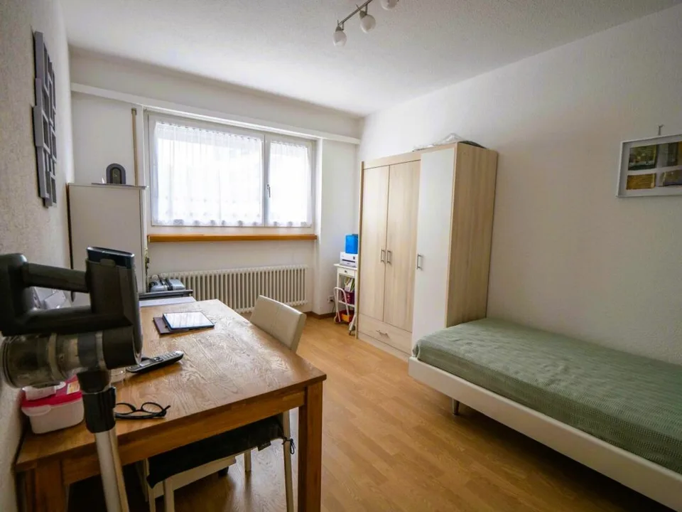 Appartement attractif de 3,5 pièces avec balcon sud à Domat/Ems