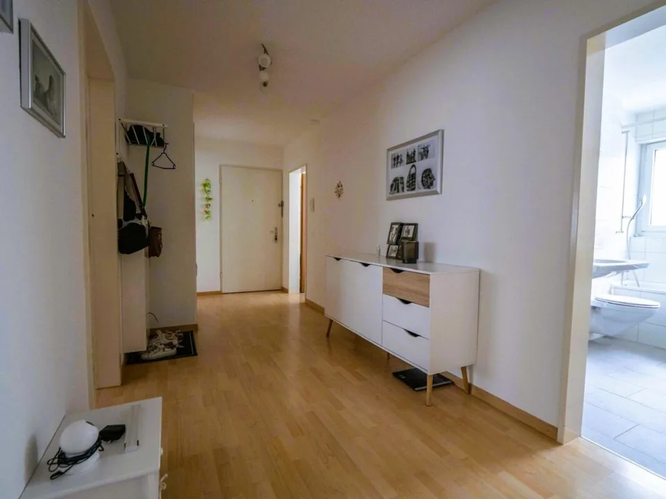 Appartement attractif de 3,5 pièces avec balcon sud à Domat/Ems