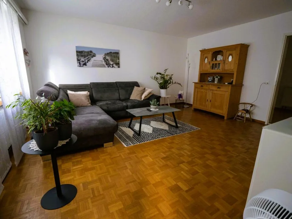 Appartement attractif de 3,5 pièces avec balcon sud à Domat/Ems