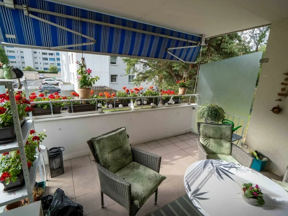 Appartement attractif de 3,5 pièces avec balcon sud à Domat/Ems
