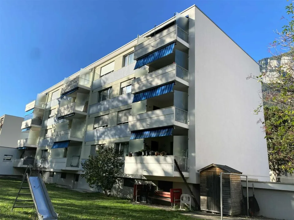 Appartement attractif de 3,5 pièces avec balcon sud à Domat/Ems