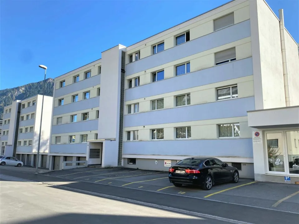 Appartement attractif de 3,5 pièces avec balcon sud à Domat/Ems