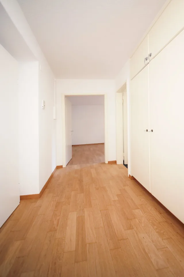 Studio spacieux rénové avec 30 m2, grande cuisine et salle de bain/WC
