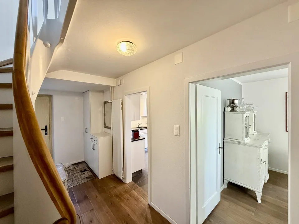Charmante maison familiale jumelée de 6,5 pièces à Grenchen – photo 3 sur 30
