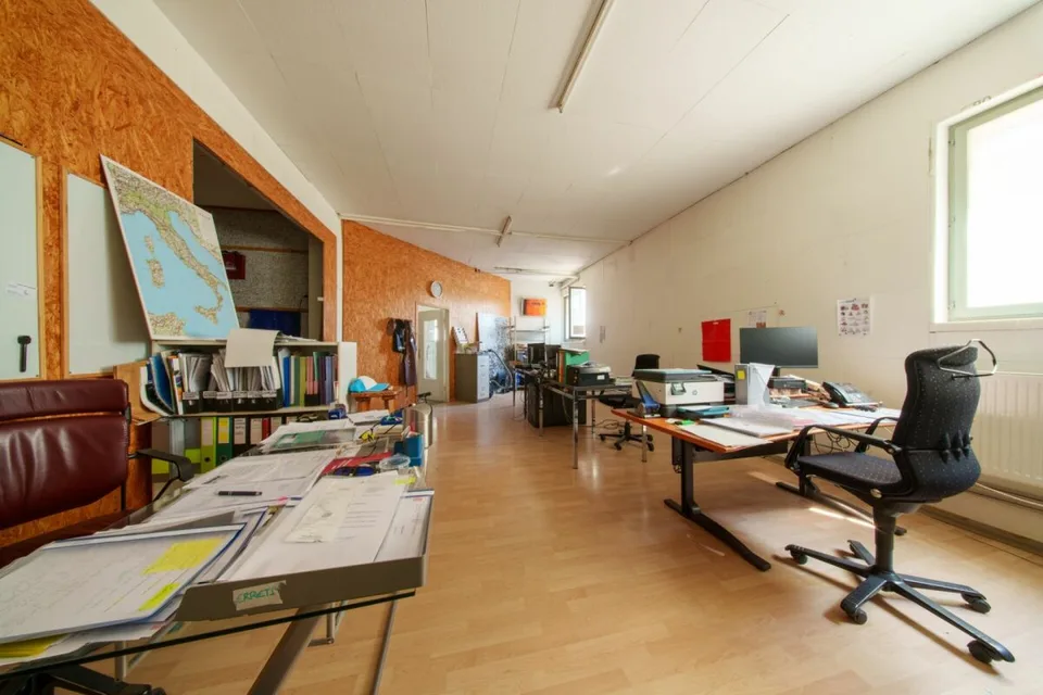 Gewerbliche Halle zur Verkauf – Foto 2 von 19