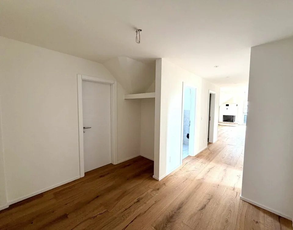 Neuwertige 4.5 Zimmer-Wohnung komplett kernsaniert! – Foto 8 von 12