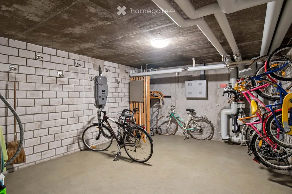 Charmant appartement 4 pièces avec balcon et belle vue sur la verdure à Mönchaltorf – photo 14 sur 16