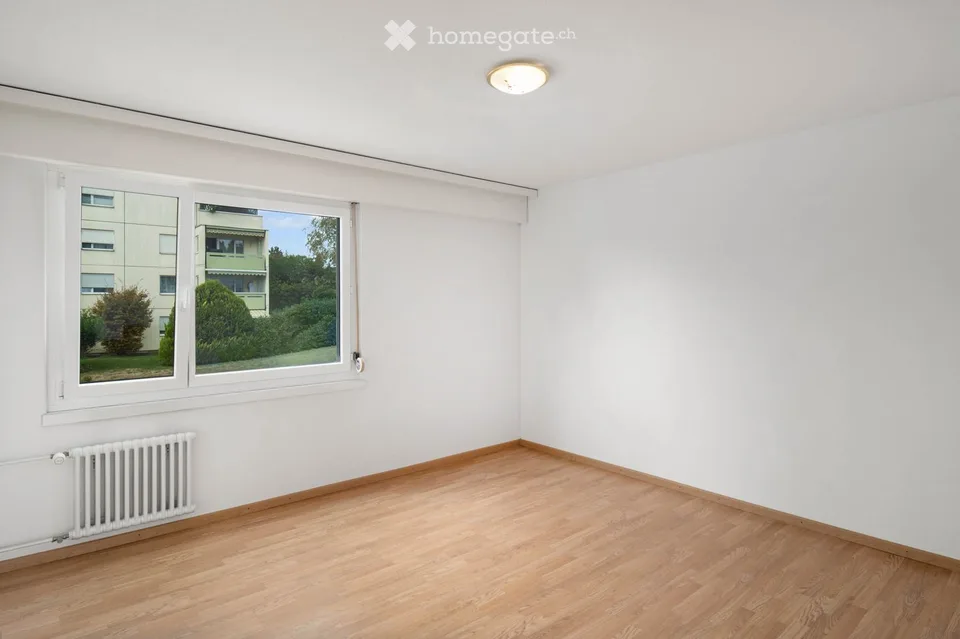 Charmant appartement 4 pièces avec balcon et belle vue sur la verdure à Mönchaltorf – photo 4 sur 16