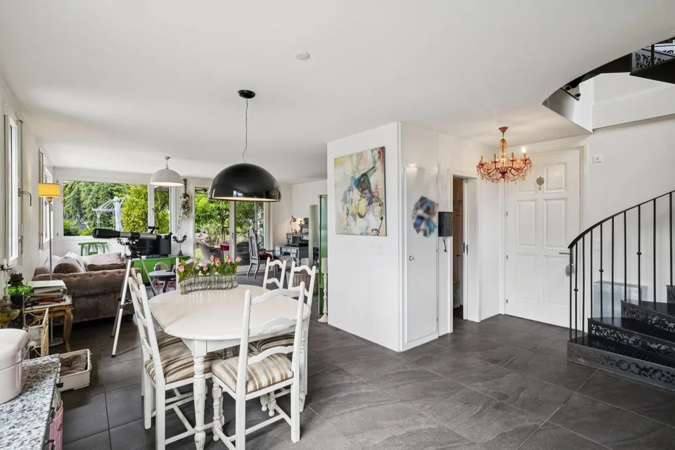 Schöne individuelle Villa mit einem hübschen Garten – Foto 12 von 26