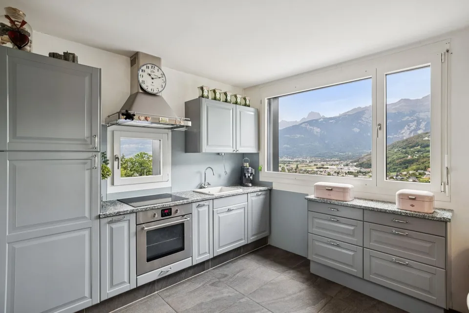Schöne individuelle Villa mit einem hübschen Garten – Foto 2 von 26