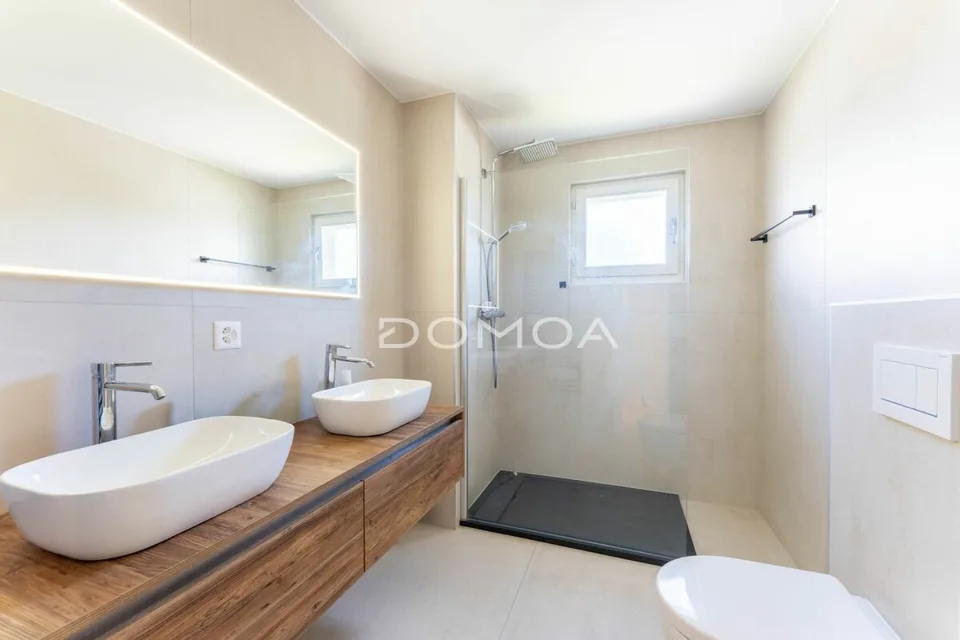 Mansarda 4,5 locali ristrutturata con grande terrazza - Luminosità, fascino e comfort! – foto 9 di 12