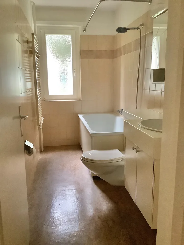 Centrally located next to Schwerzenbach train station