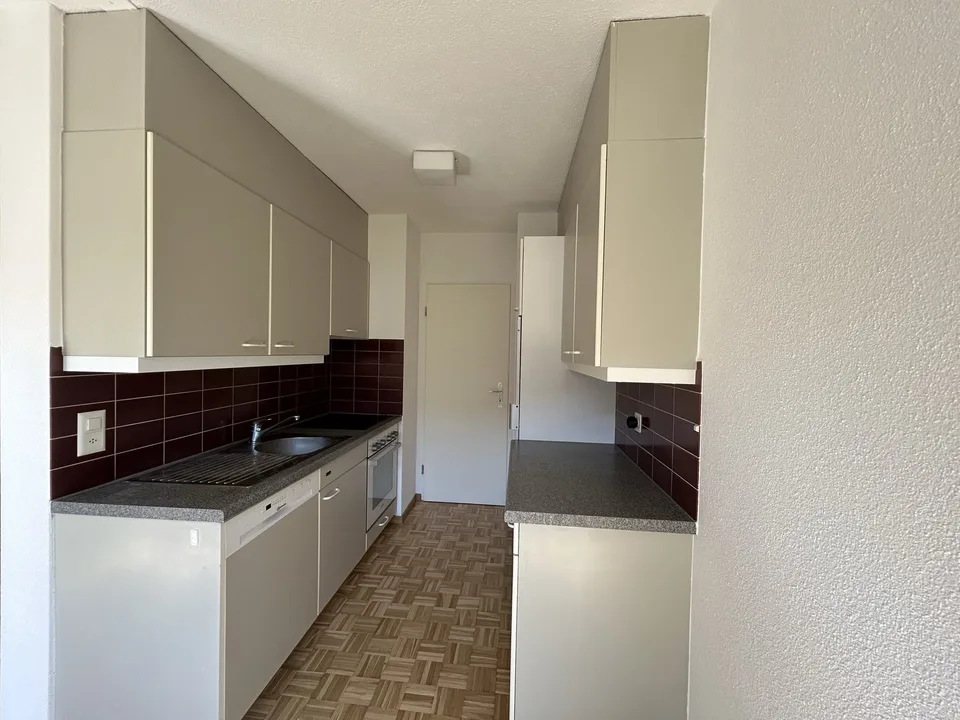 Wohnen mit Stil: Entdecken Sie diese grosszügige 2.5-Zimmerwohnung! – Foto 3 von 7