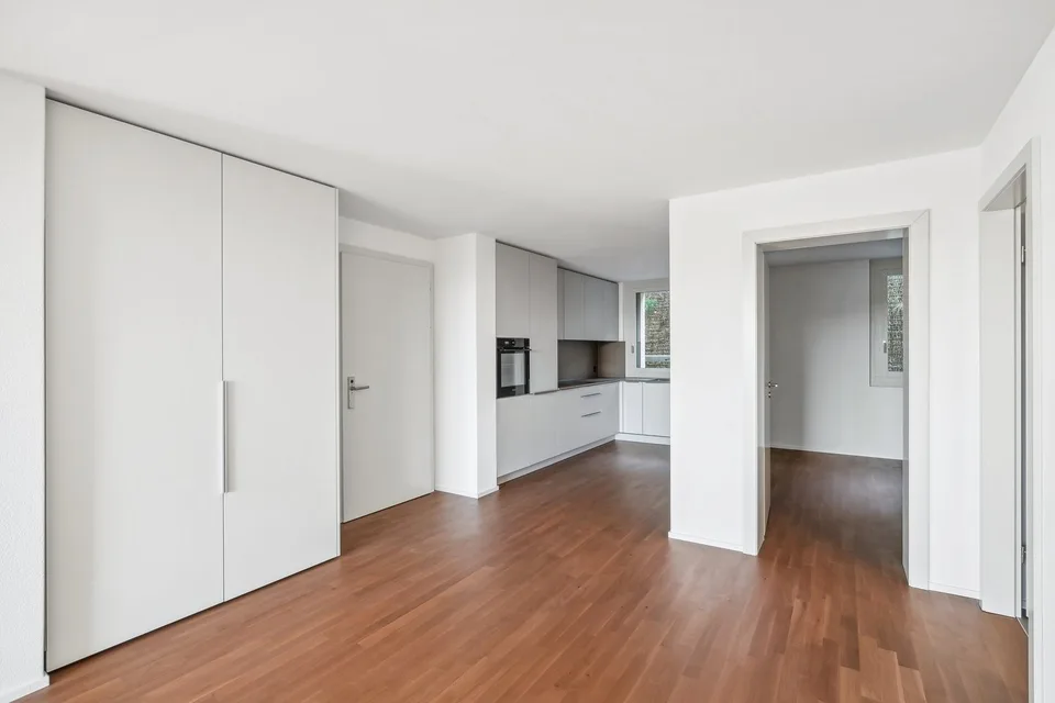 Bell'appartamento moderno di 2.5 locali con balcone di 66m2 – foto 11 di 12