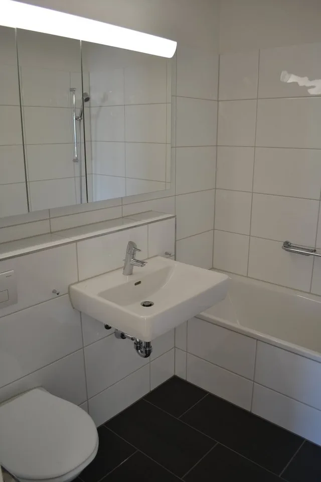 Votre belle nouvelle maison près du lac - limitée jusqu'au 31.03.2028