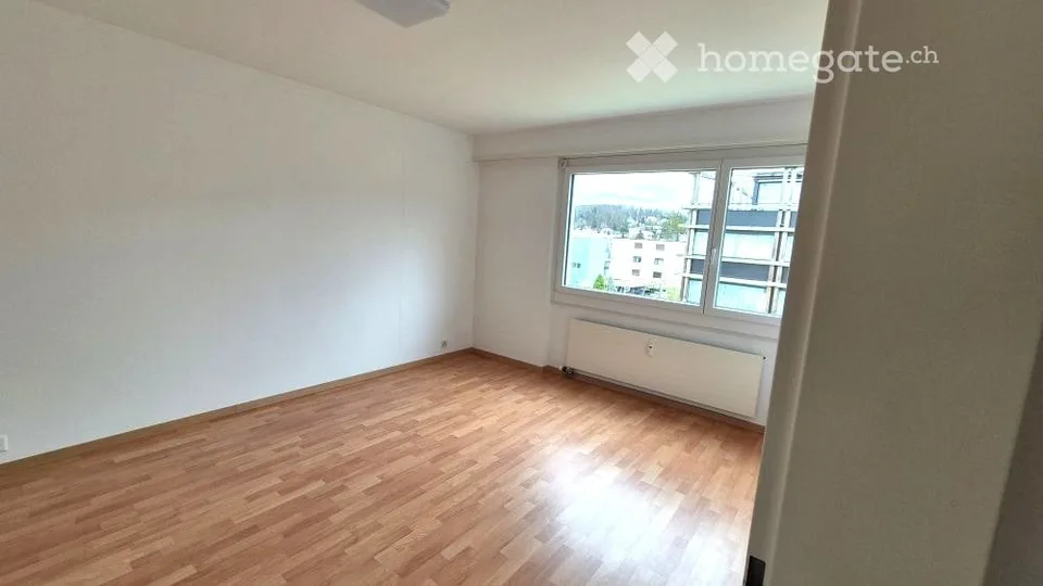 Helle 2-Zimmer-Wohnung mit Balkon in ruhiger Lage in Bottmingen