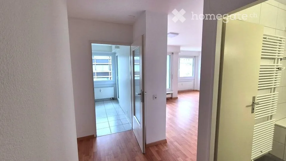 Helle 2-Zimmer-Wohnung mit Balkon in ruhiger Lage in Bottmingen