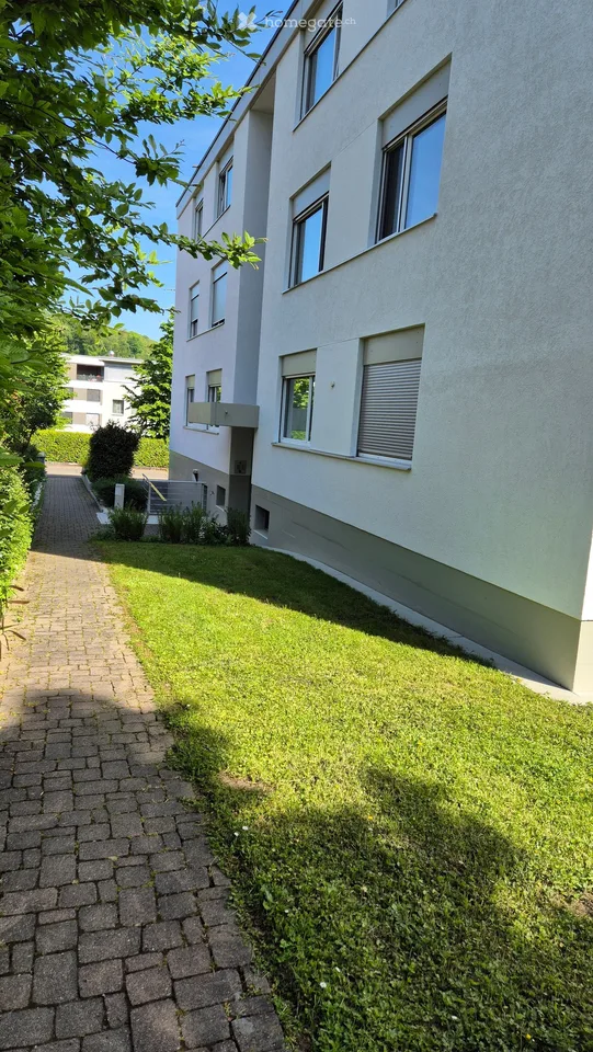 Helle 2-Zimmer-Wohnung mit Balkon in ruhiger Lage in Bottmingen