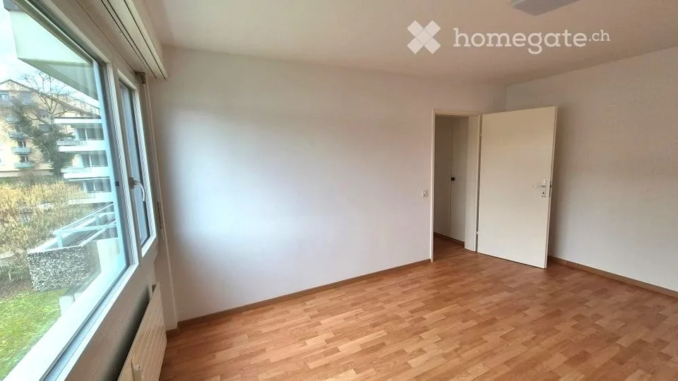 Helle 2-Zimmer-Wohnung mit Balkon in ruhiger Lage in Bottmingen