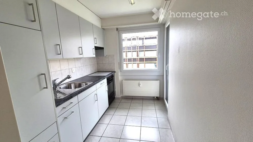Helle 2-Zimmer-Wohnung mit Balkon in ruhiger Lage in Bottmingen