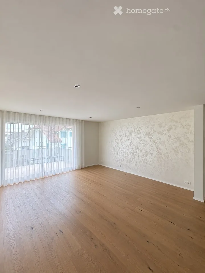 Bright 4.5-room apartment with large balcony