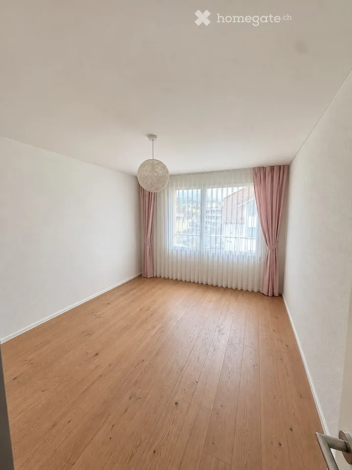 Bright 4.5-room apartment with large balcony