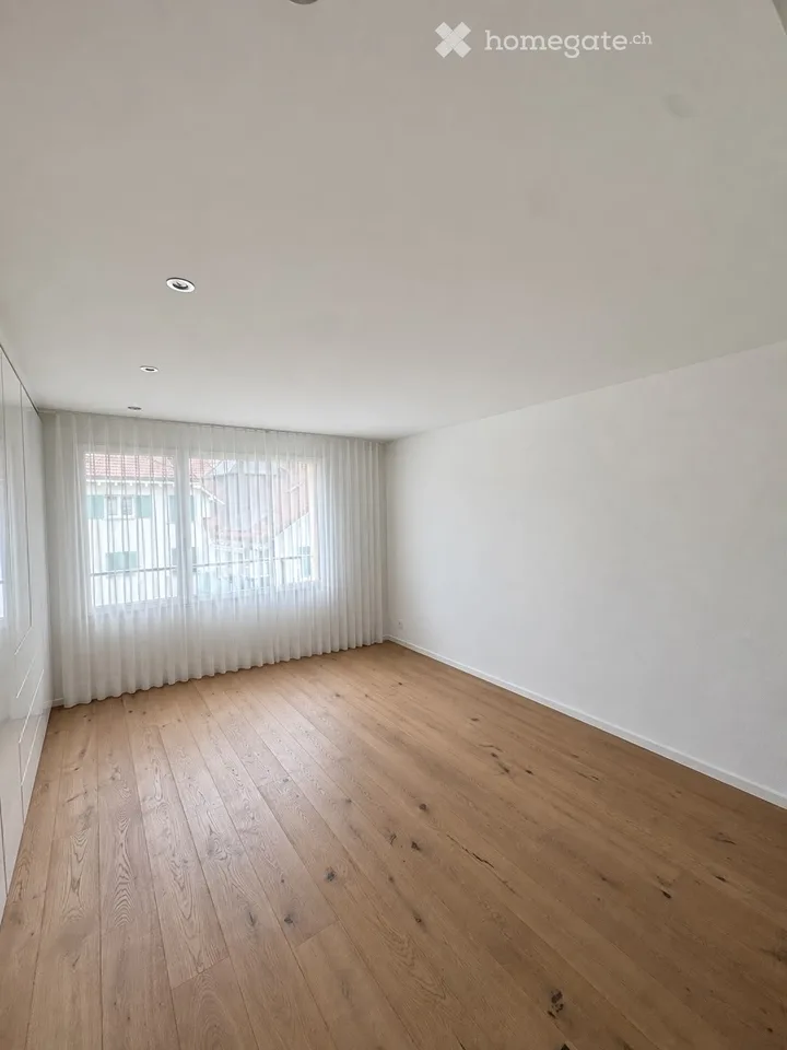 Bright 4.5-room apartment with large balcony
