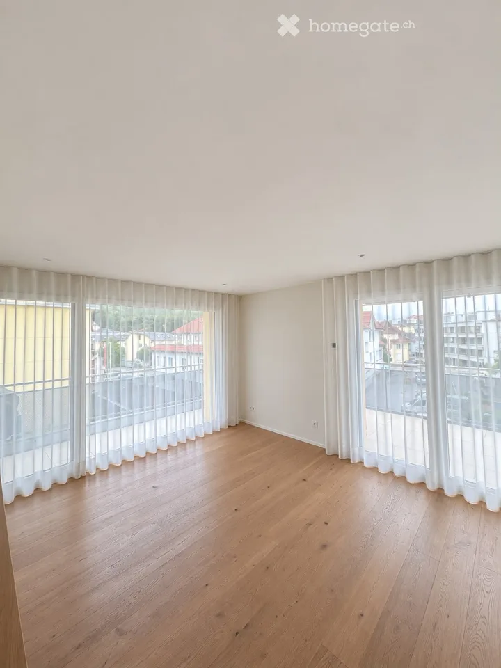 Bright 4.5-room apartment with large balcony