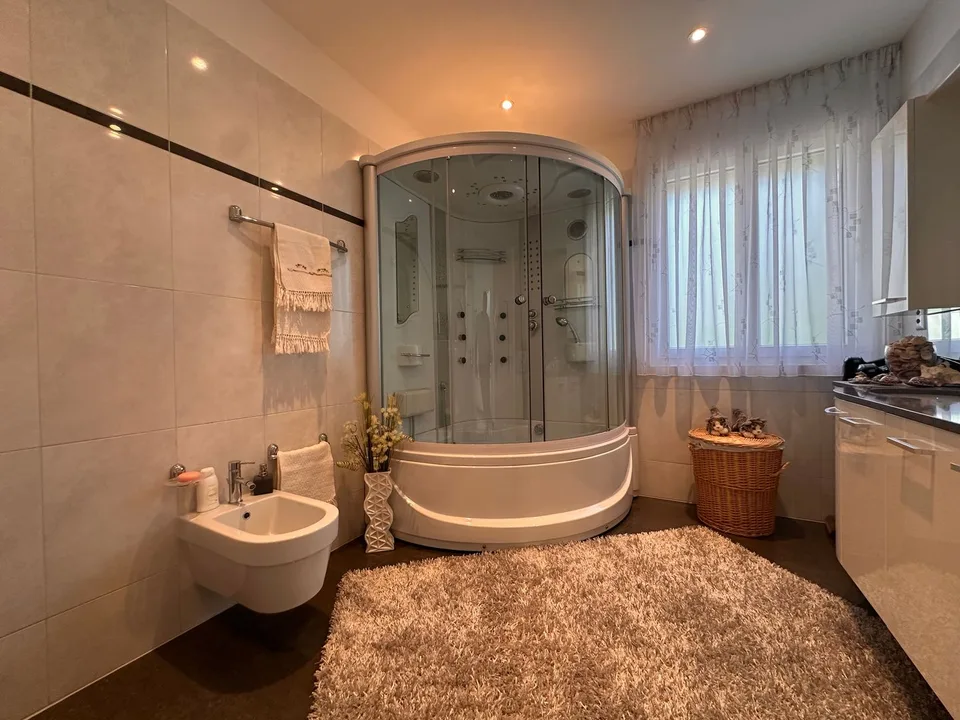 Wo die Zeit langsamer vergeht – Exklusive Villa mit Pool im Tessin – Foto 12 von 14