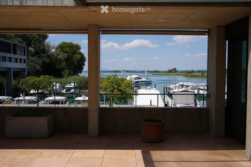 Appartamento da sogno in una posizione eccezionale direttamente sul lago di Costanza a Gottlieben