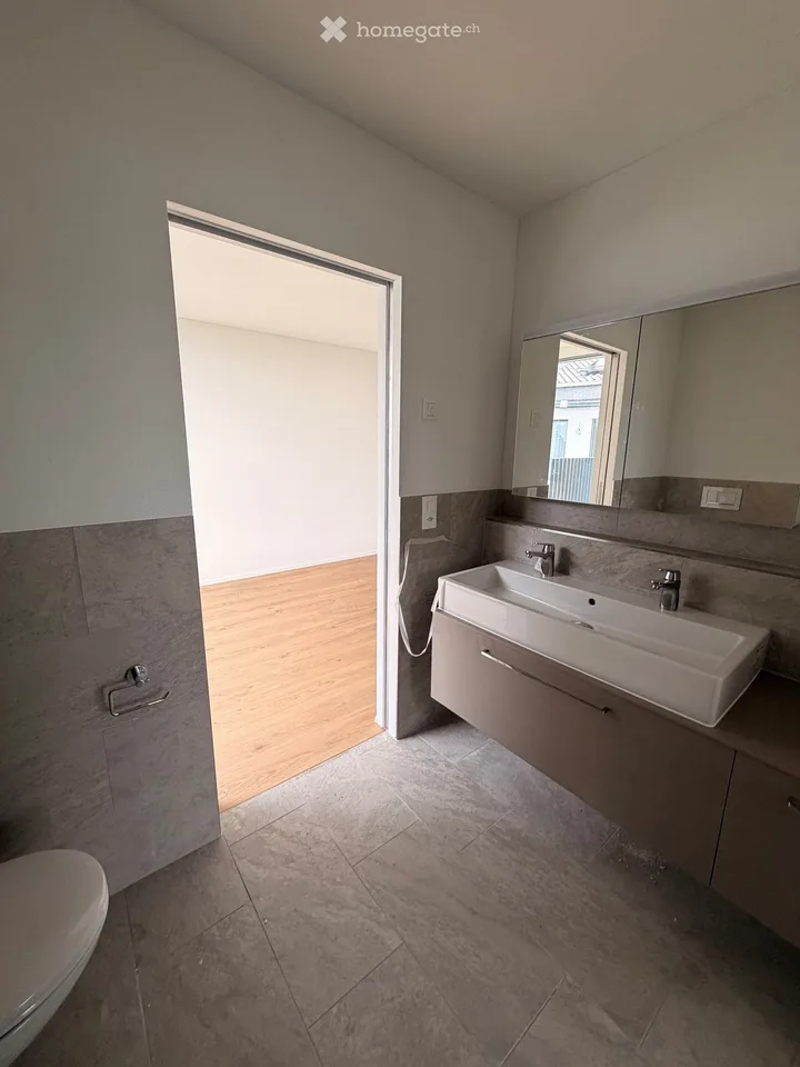 Exclusive 3.5-room apartment with unobstructed lake view