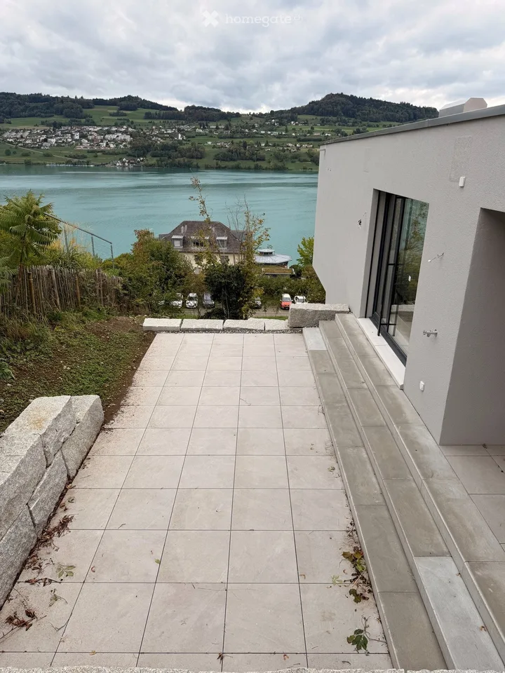 Exclusive 3.5-room apartment with unobstructed lake view