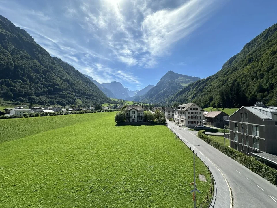 6 Zimmer Dachwohnung direkt beim Bahnhof Linthal – Foto 7 von 18