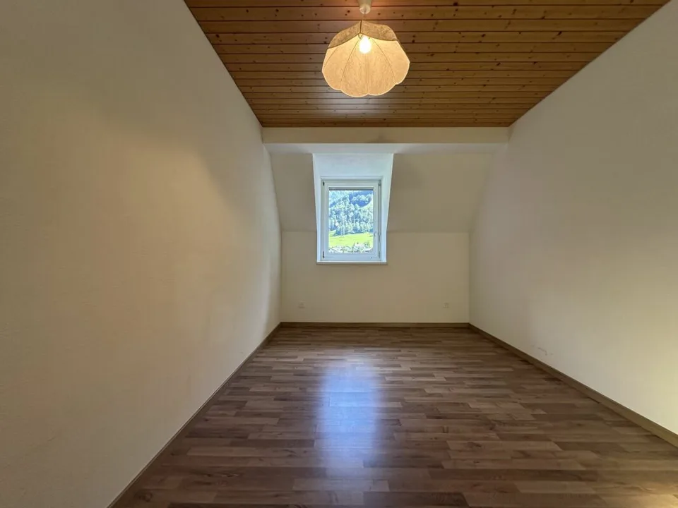 6 Zimmer Dachwohnung direkt beim Bahnhof Linthal – Foto 10 von 18