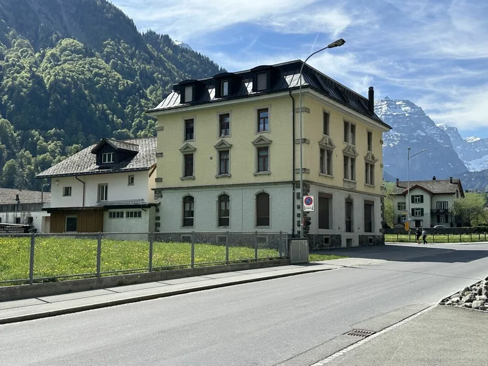 6 Zimmer Dachwohnung direkt beim Bahnhof Linthal – Foto 16 von 18