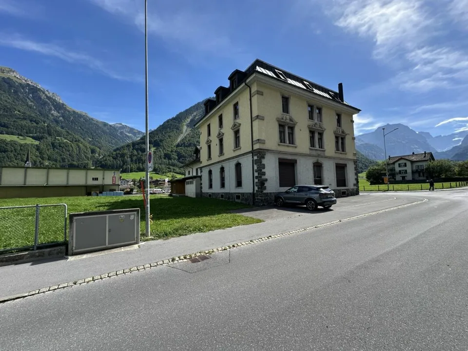 6 Zimmer Dachwohnung direkt beim Bahnhof Linthal – Foto 18 von 18
