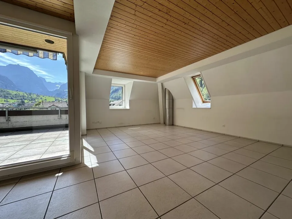 6 Zimmer Dachwohnung direkt beim Bahnhof Linthal – Foto 4 von 18