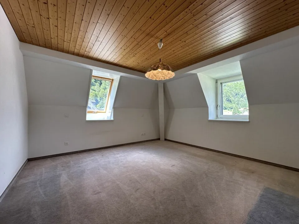 6 Zimmer Dachwohnung direkt beim Bahnhof Linthal – Foto 8 von 18
