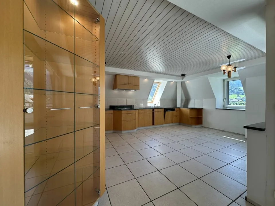 6 Zimmer Dachwohnung direkt beim Bahnhof Linthal – Foto 3 von 18