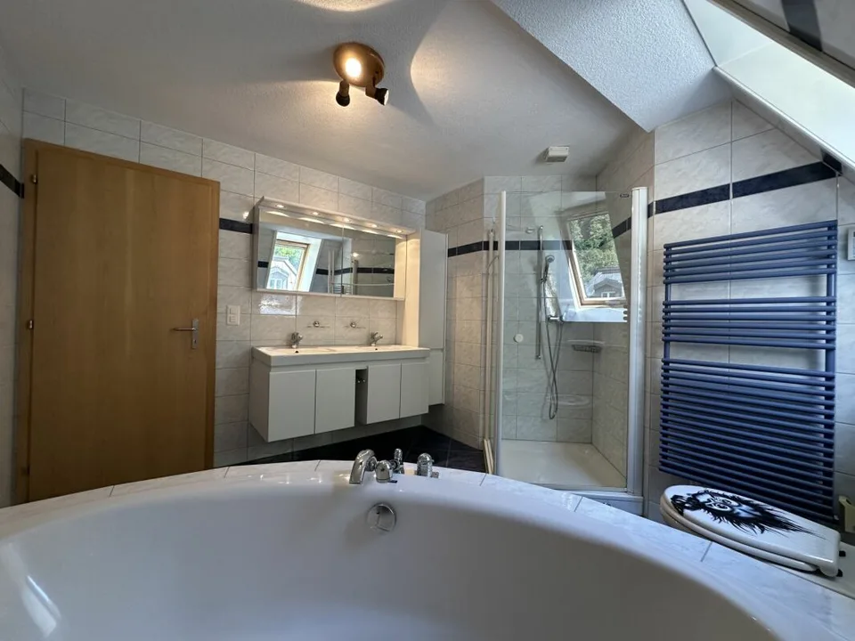 6 Zimmer Dachwohnung direkt beim Bahnhof Linthal – Foto 11 von 18