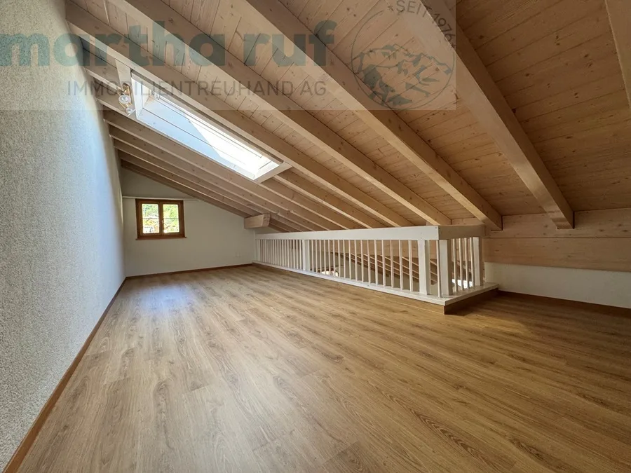 Grosszügige 3.5-Zimmer-Dachwohnung mit Galerie – Foto 5 von 13