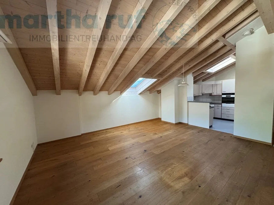 Grosszügige 3.5-Zimmer-Dachwohnung mit Galerie – Foto 3 von 13