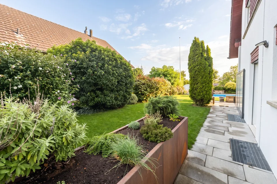 Familienidylle mit Pool und Garten – Foto 10 von 11