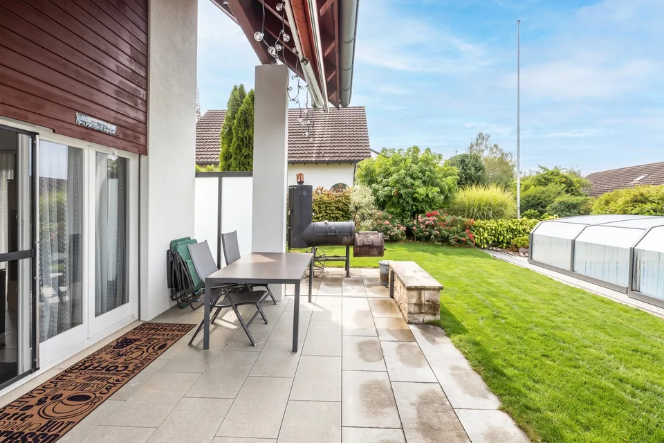 Familienidylle mit Pool und Garten – Foto 9 von 11
