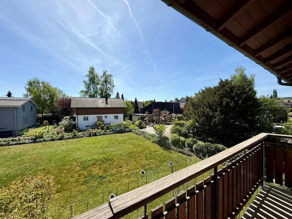 Neu renovierte 4.5 Zwg mit Balkon an ruhiger Lage