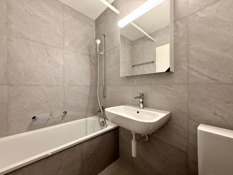 Neu renovierte 4.5 Zwg mit Balkon an ruhiger Lage