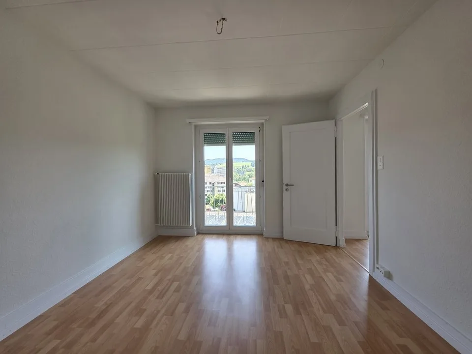 Schönes 4-Zimmer-Apartment in einem angenehmen Viertel – Foto 3 von 7