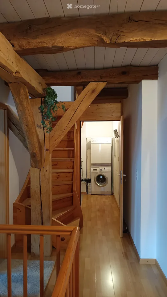 Charmante 3.5-Zimmer-Dachwohnung in historischem Gebäude in Uhwiesen