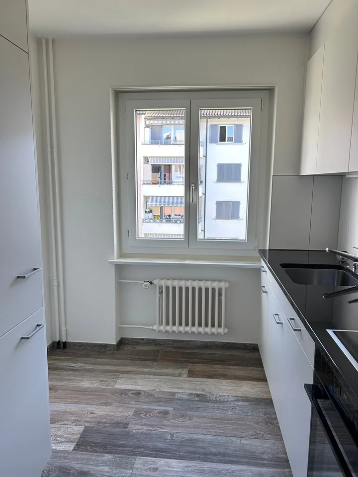 Bel appartement rénové de 3.0 pièces au 2e étage, environ 68 m2